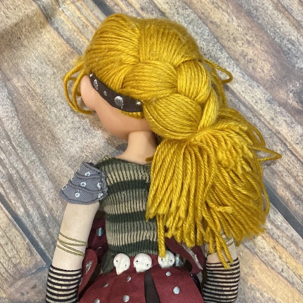 How To Train Your Dragon Live Spectacular Astrid Doll Posable 14" Dreamworks VGC - Picture 5 of 11
